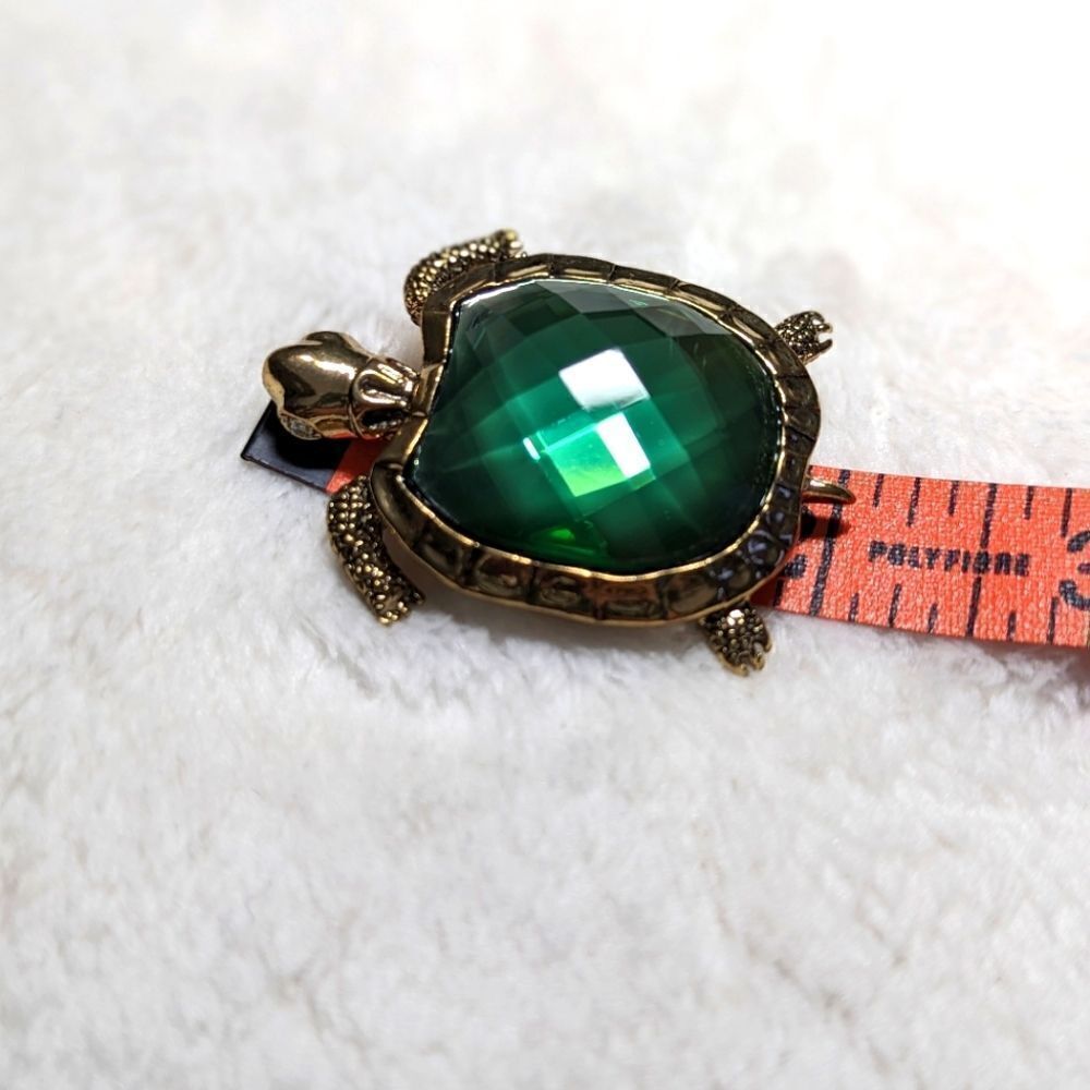 Vintage Napier Goldtone Turtle Brooche Cushion Cut Green Acrylic Cabochon - Picture 4 of 10